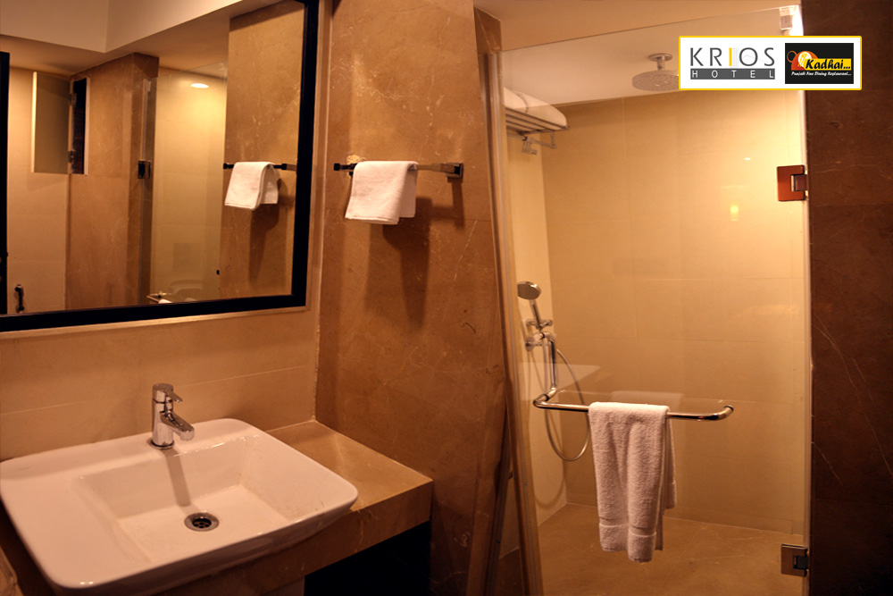 Full Refreshment Bathroom Facilities in all Rooms